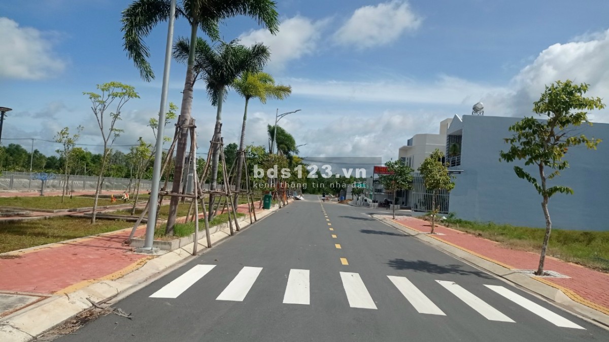 Kẹt vốn bán gấp lô đất mặt tiền Bến Lức Long An, shr giá cực rẻ giá 1.5 tỷ, dt 120m2