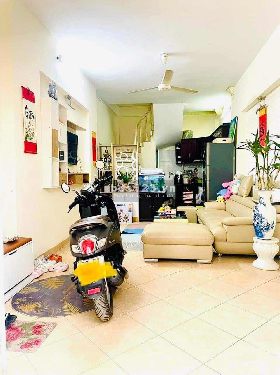 Bán nhà Lạc Long Quân lô góc ngõ thông 3 tầng giá tốt đầu tư sinh lời