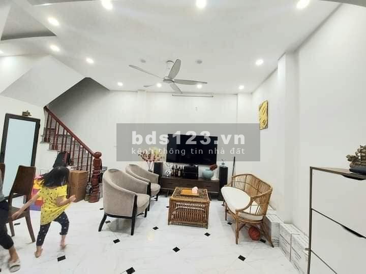Bán nhà Bằng Liệt, Hoàng Mai 56m2 x 5 tầng, MT 4m, chỉ 4.35 tỷ. Hot line 0975258510