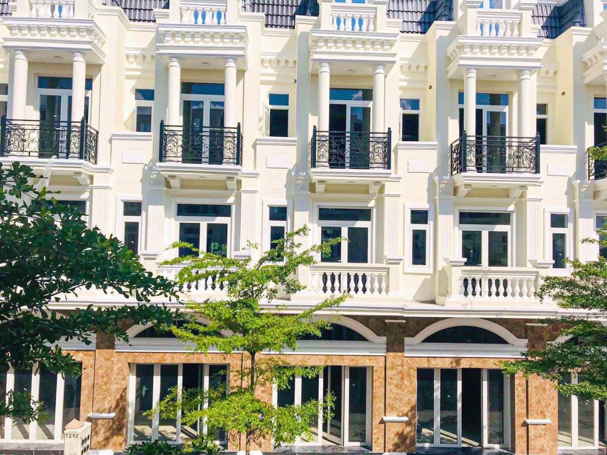 Cho thuê nhà phố Dĩ An 3 lầu 200m2 tiện kinh doanh. LH 0938282876