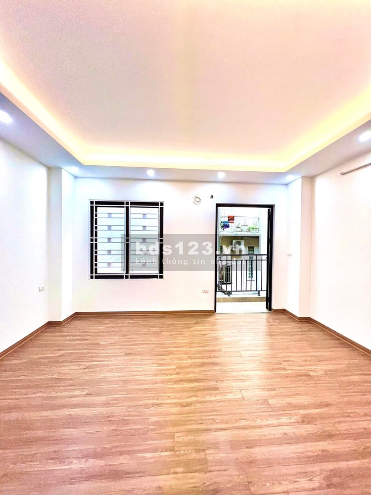 Nhà mới trung tâm Đống Đa Tôn Thất Tùng gần Vincom Phạm Ngọc Thạch ô tô đỗ vài mét
