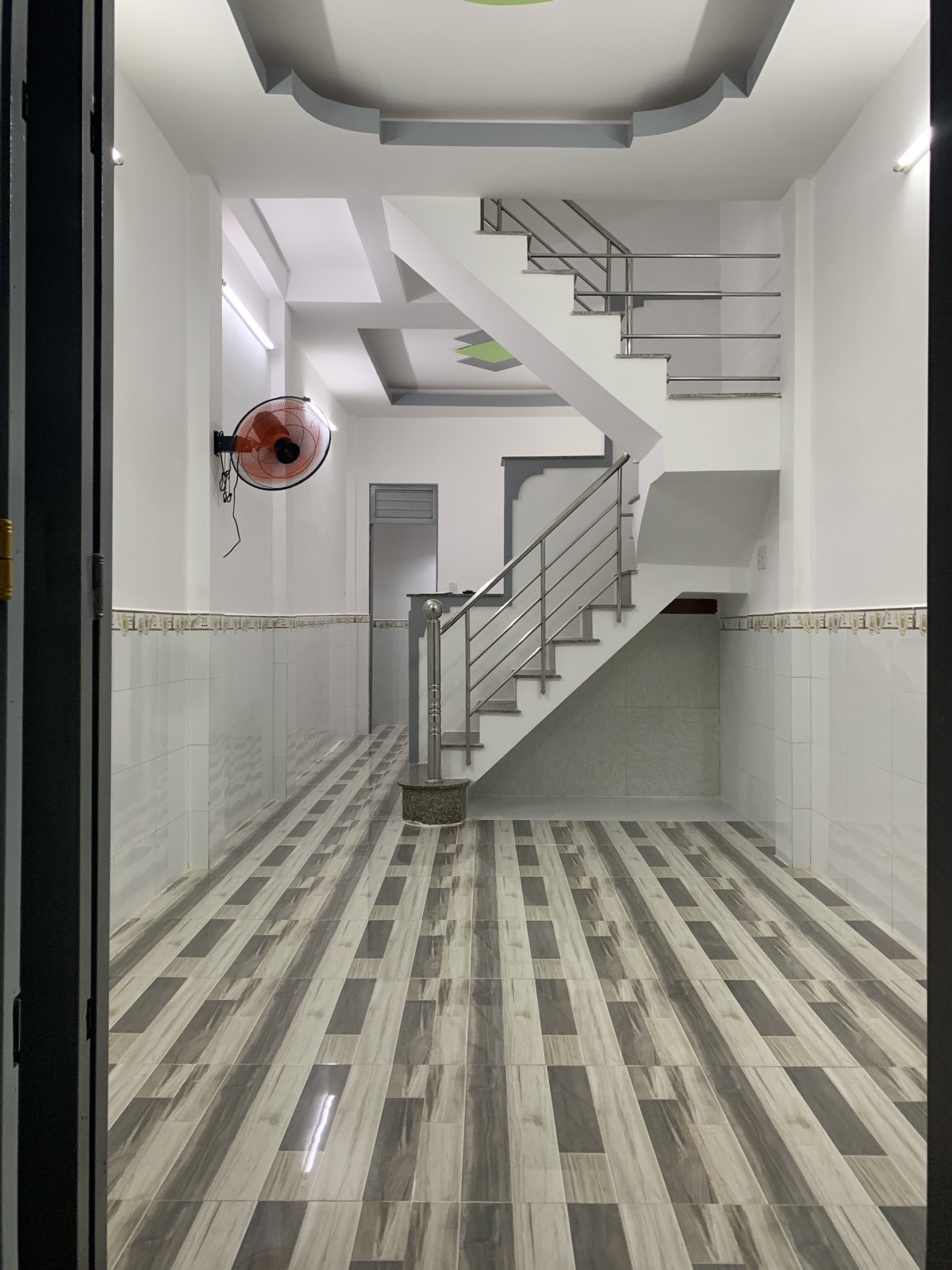 Nhà mới ở liền 3 tầng, 4 phòng, P15, Quận 8, giá 3.45 tỷ liên hệ 0962931613