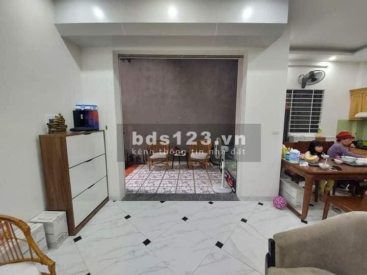 Bán nhà Bằng Liệt, Hoàng Mai 56m2 x 5 tầng, MT 4m, chỉ 4.35 tỷ. Hot line 0975258510