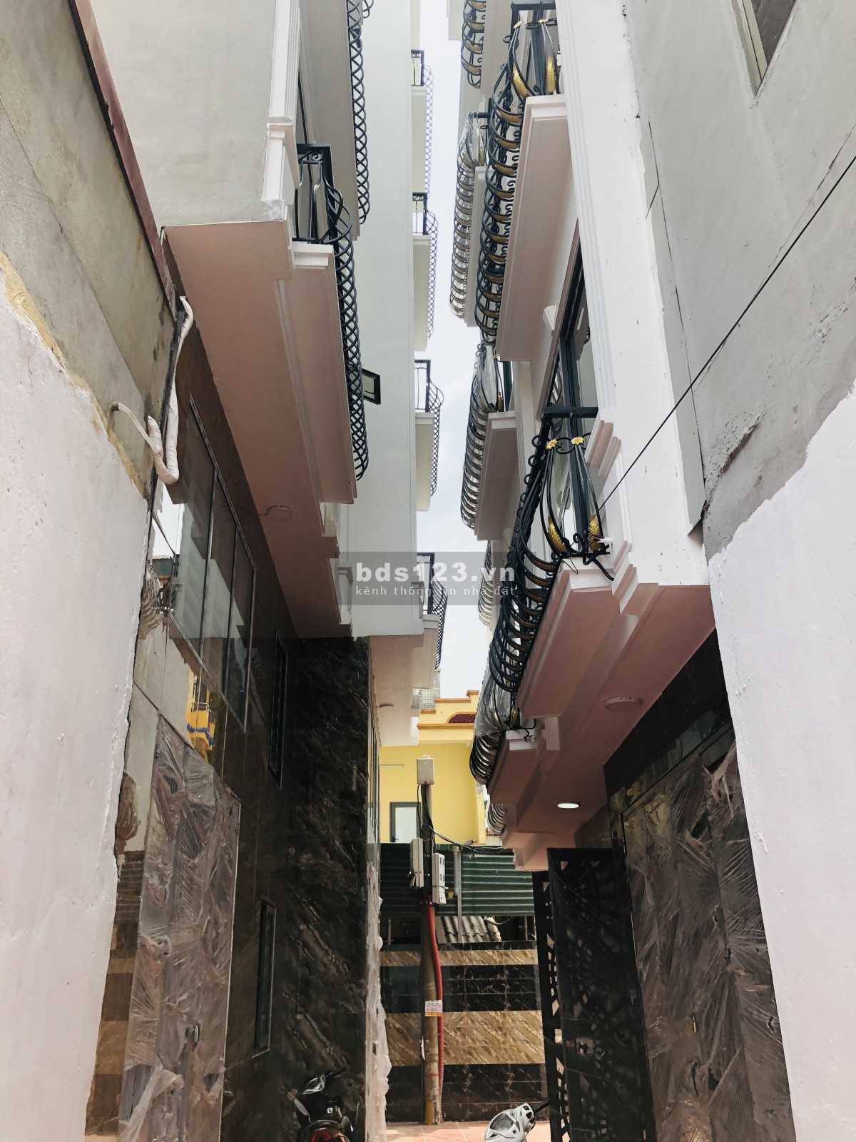 Bán nhà xây mới 32m2, 5 tầng giá 4.25 tỷ ngõ 858 đường Kim Giang, Thanh Liệt, Hoàng Mai