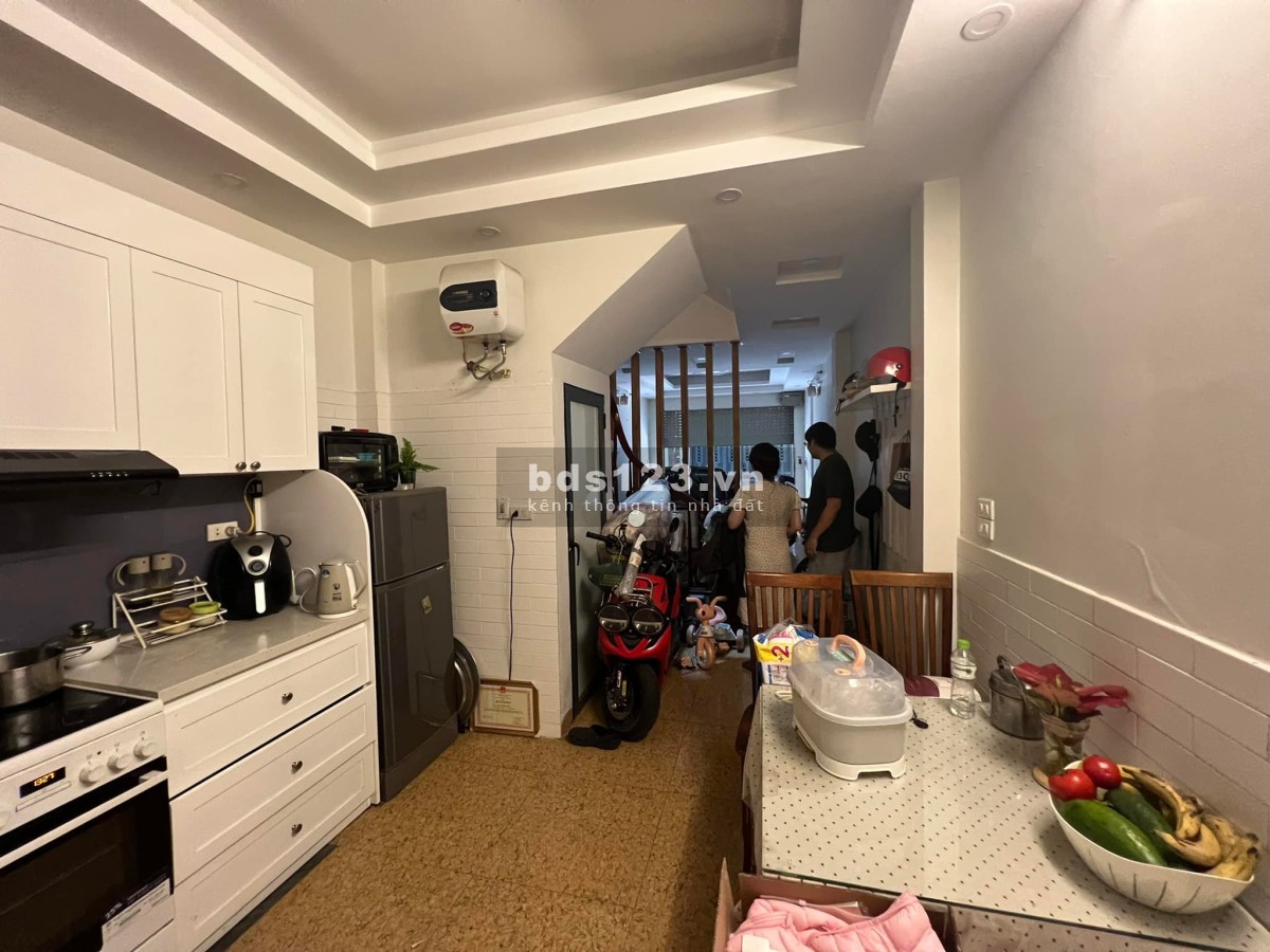 Cần bán gấp căn nhà trong ngõ Đội Nhân, nhà mới đẹp phân lô Cán bộ, ô tô vào nhà