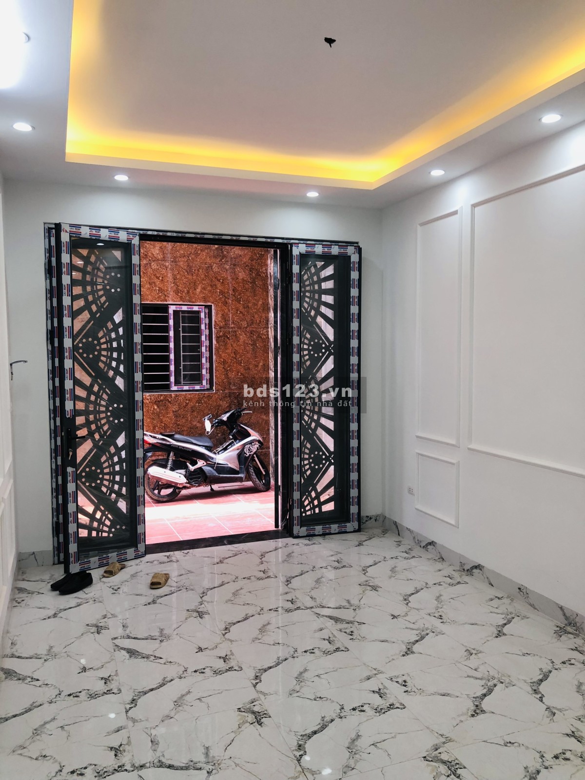 Bán nhà xây mới 32m2, 5 tầng giá 4.25 tỷ ngõ 858 đường Kim Giang, Thanh Liệt, Hoàng Mai