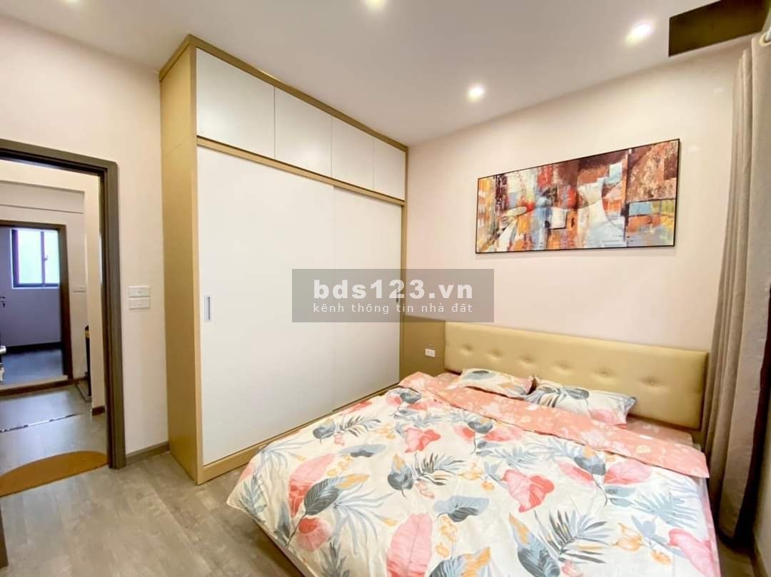 Hơn 4 tỷ DT 42m2 nhà đẹp ngã tư Sở gần phố ngõ 3 gác 4PN full nội thất