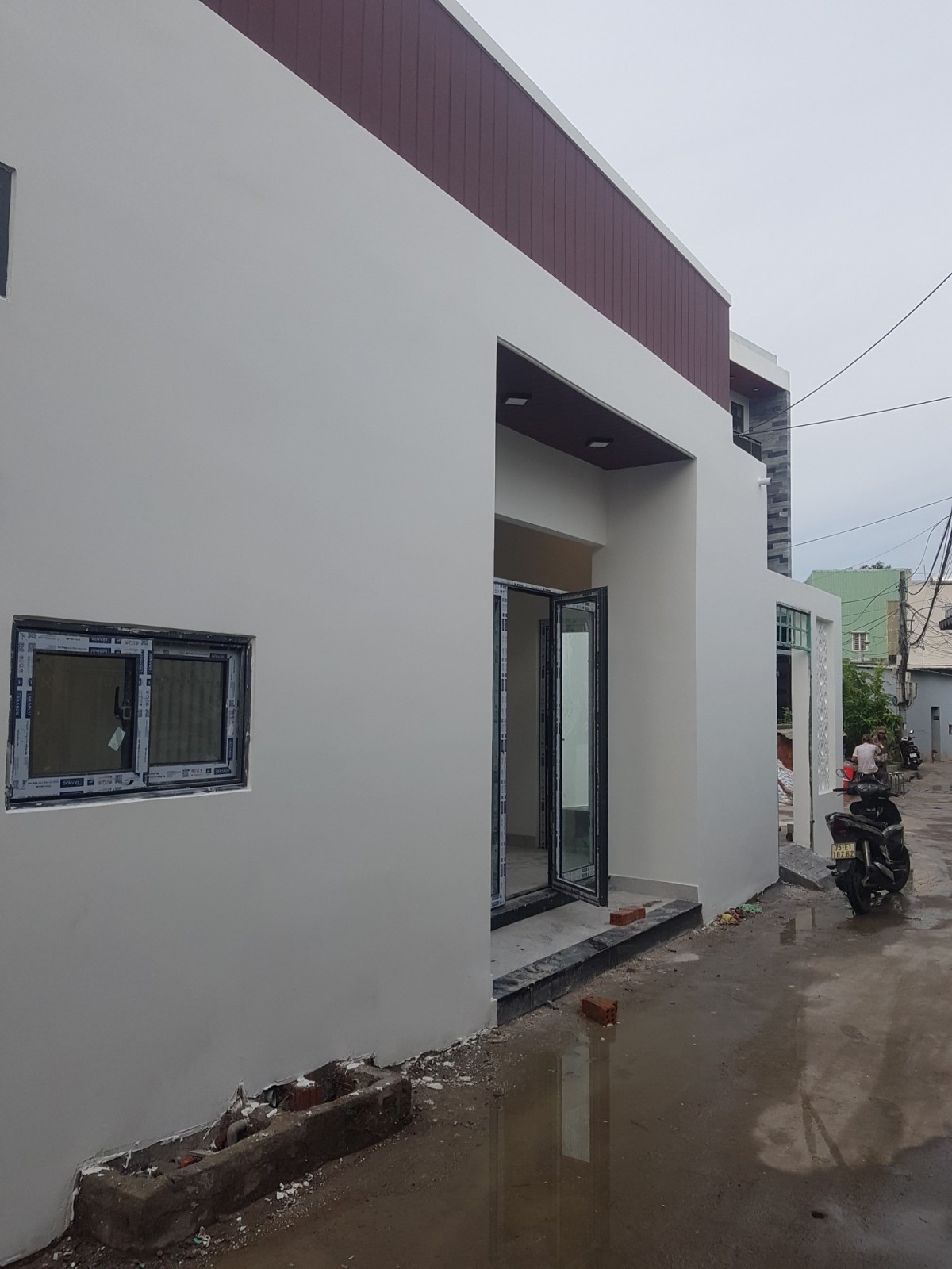 Bán gấp nhà Hoàng Văn Thái, ô tô ,ở ngay, diên tích 92m2, giá chỉ 2.55 tỷ