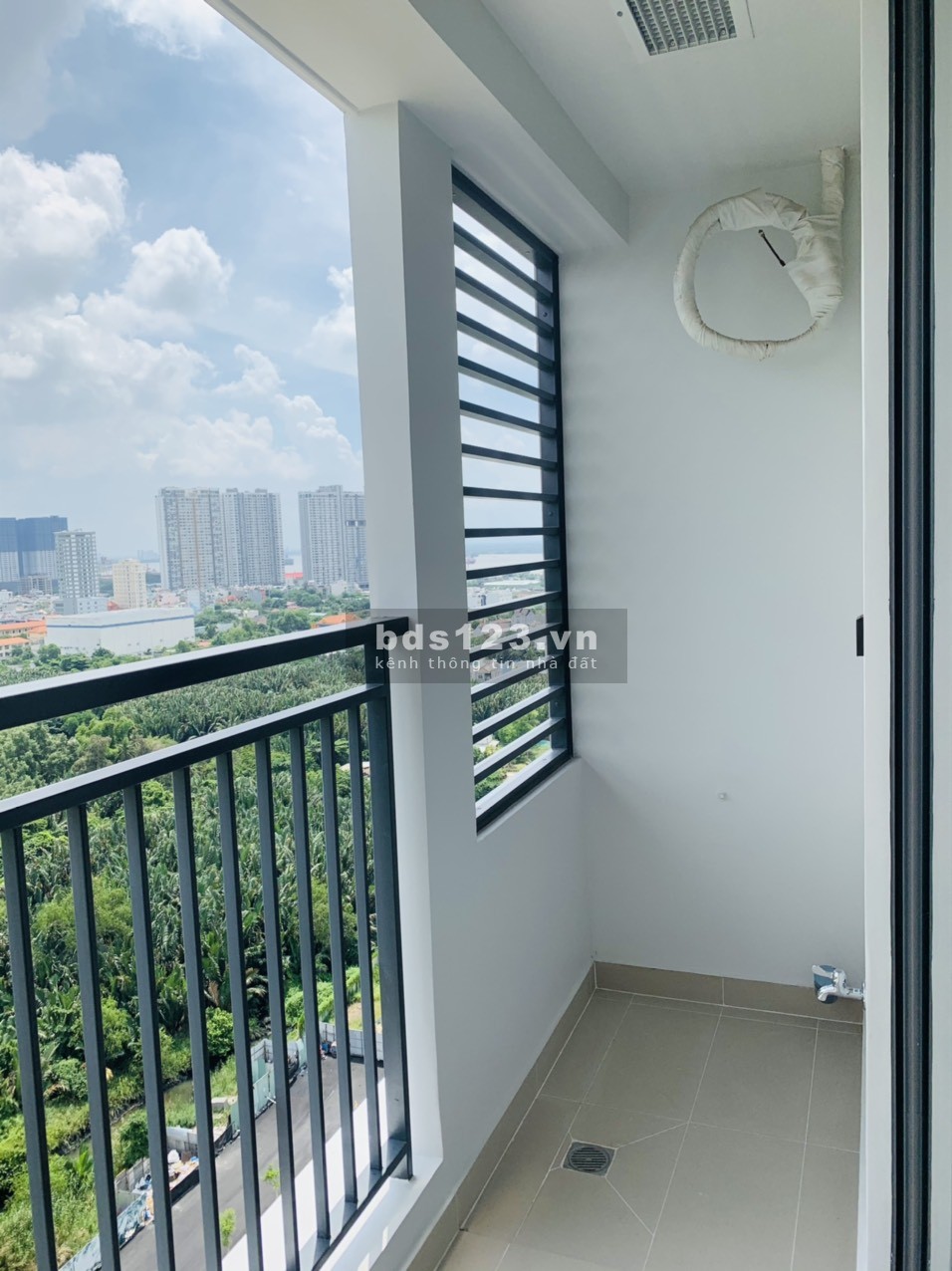 Cần bán căn hộ chung cư quận 7 Boulevard 2PN và 2WC, 70m2, giá bán khoảng 3.2 tỷ, hiện nhà trống