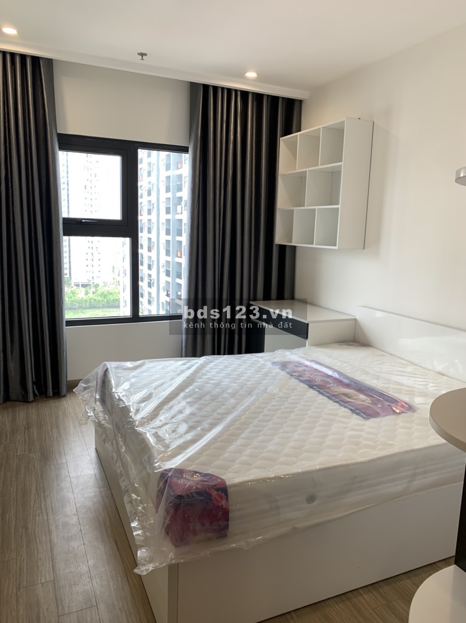 Bán cắt lỗ 200tr căn góc 2PN, 2WC tại Vinhomes Smart City, giá chỉ 2.4 tỷ