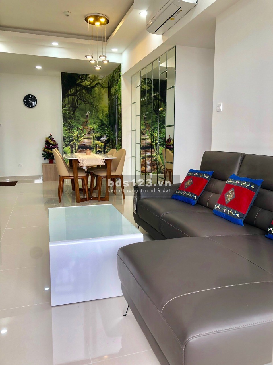 Cho thuê căn hộ 3 phòng ngủ, diện tích 109m2, Full nội thất giá 20 triệu/tháng