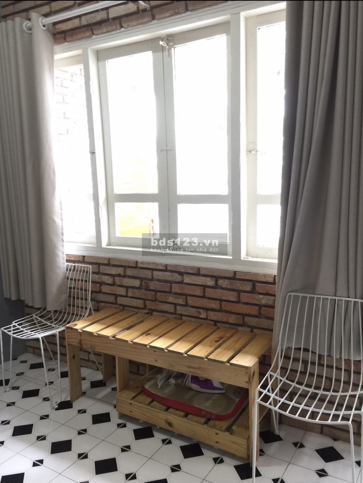 Cho thuê căn hộ phòng 301 ngay trung tâm Quận 1, có nội thất đầy đủ