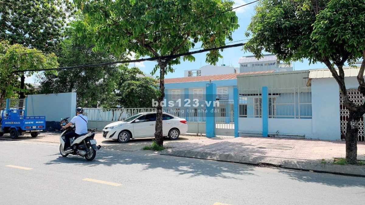 Bán nhà ngang rộng 8m Lê Văn Lương 3 tầng giá 21 tỷ có sân thượng
