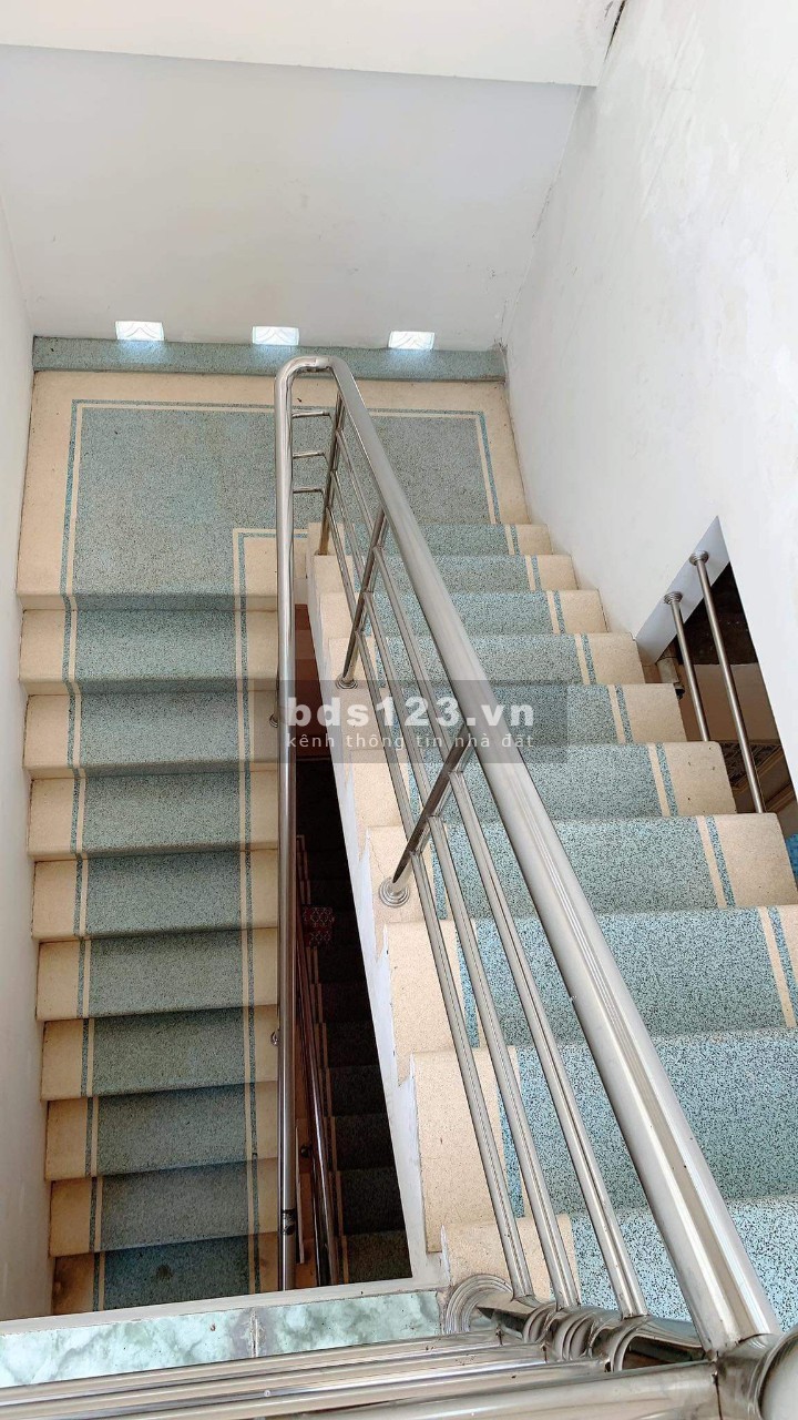 Bán nhà ngang rộng 8m Lê Văn Lương 3 tầng giá 21 tỷ có sân thượng