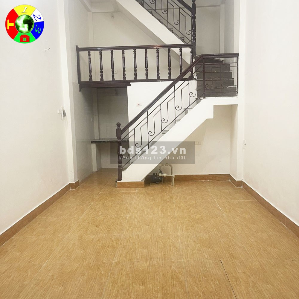 Bán nhà đường Tô Hiệu dt 23m2, mt 3.3m trung tâm ô ô sổ đỏ nét nhỉnh 2 tỷ, thương lượng