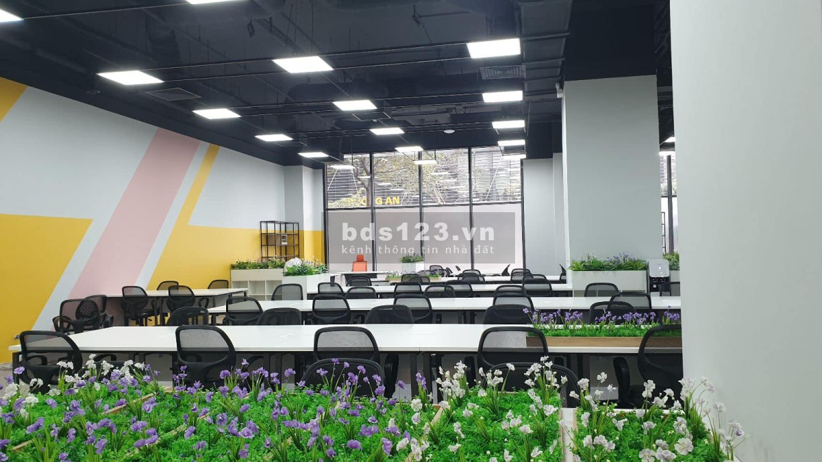 Cho thuê văn phòng 500m2 tại Cầu Giấy, Hà Nội, giá tốt lh 0985113396