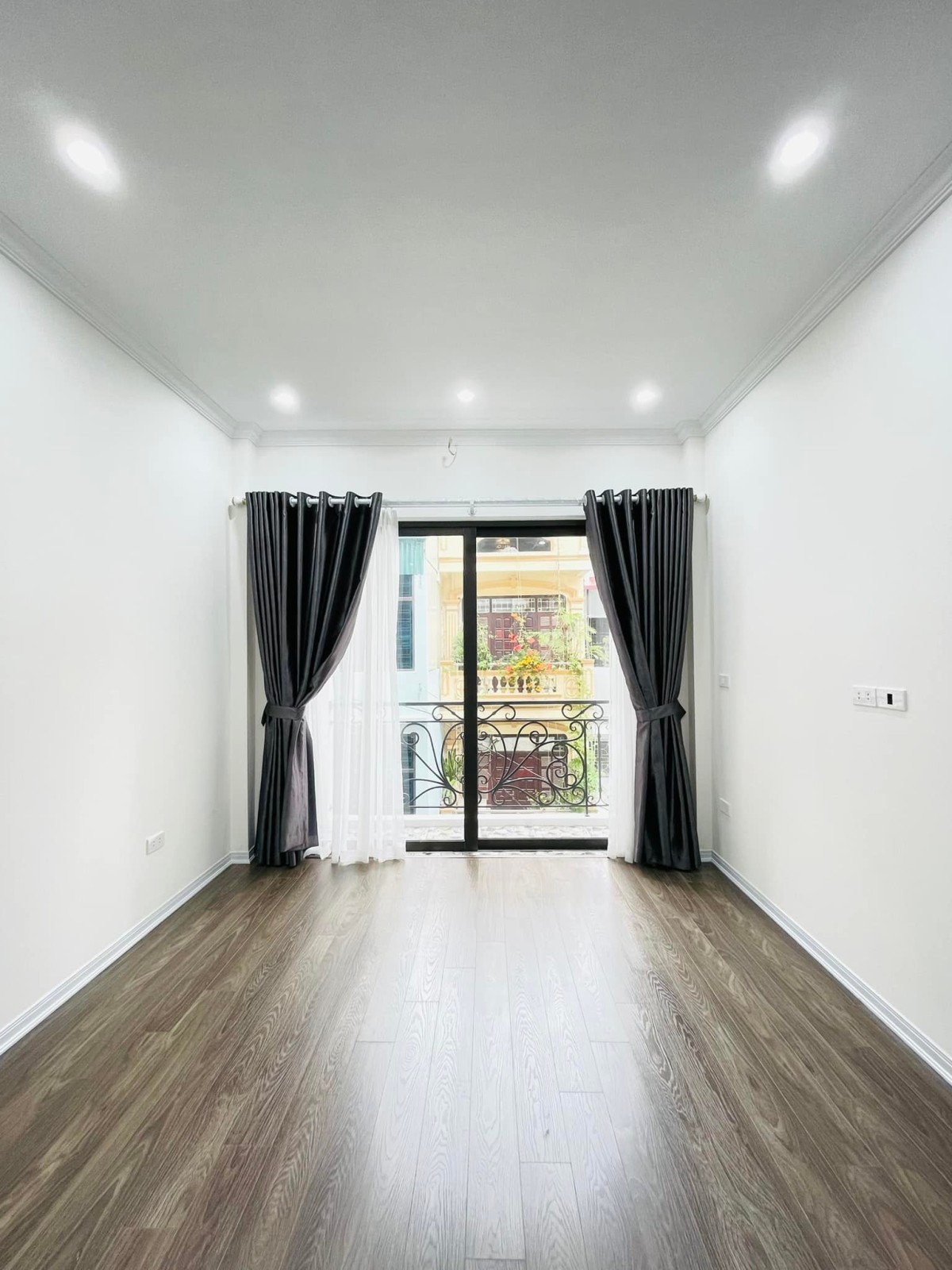 Bán nhà đẹp đẳng cấp dtsd 41m2 5 tầng giá 8.5 tỷ, phố Hoàng Văn Thái, thanh Xuân, vỉa hè ô tô