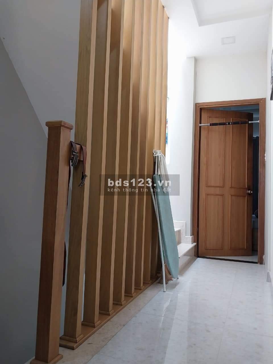 Bán nhà đường 6m, xe hơi tránh nhà đẹp sát mặt tiền có sẵn nội thất giá trị