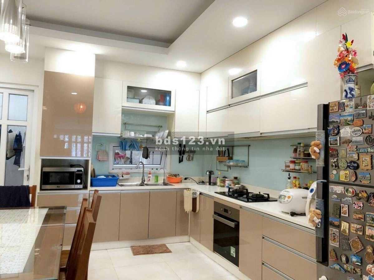 Bán nhà mặt tiền Tân Phong Trung Tâm Quận 7 4 tầng giá chỉ 15 tỷ