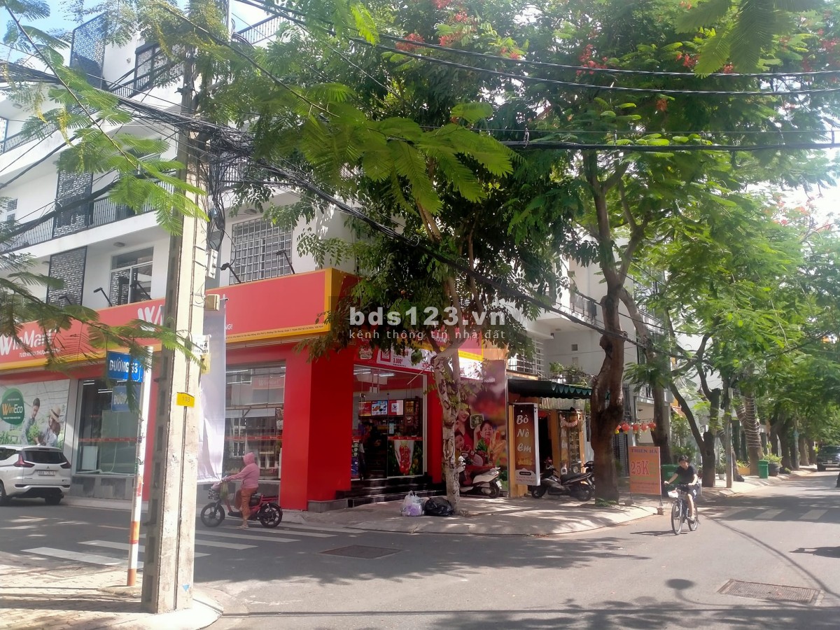 Nhà trung tâm Quận 7 diện tích 120m² x 3 tầng giá chỉ nhỉnh 23 tỷ đồng