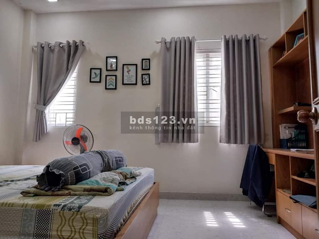 Bán nhà đường 6m, xe hơi tránh nhà đẹp sát mặt tiền có sẵn nội thất giá trị
