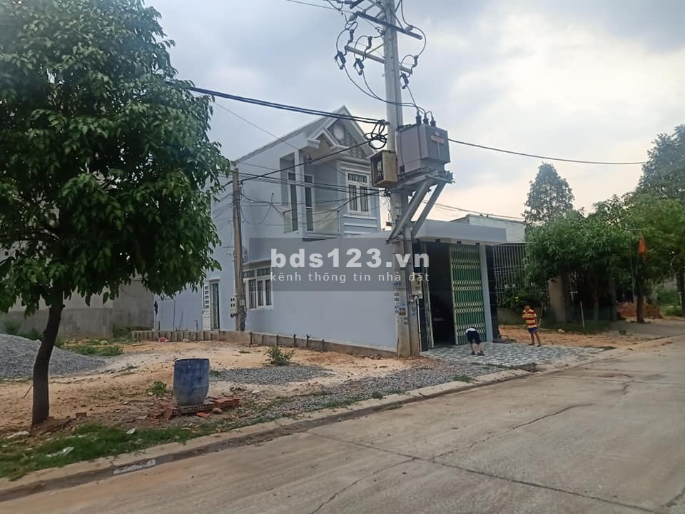 Đất diện tích 300m2 Full thổ đường thông trường học. sổ hồng riêng vị trí đẹp