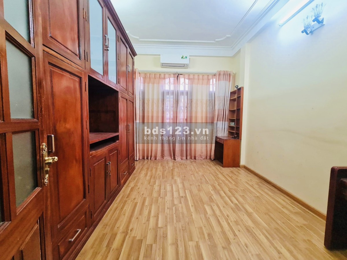 Gần Vincom Nguyễn Chí Thanh 10m ra mặt ngõ nhà đẹp vào ở ngay trung tâm