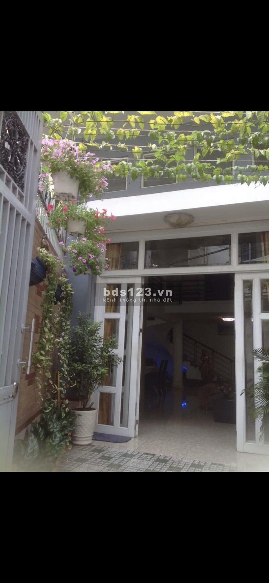 Nhà phố hẻm xe hơi sát mặt tiền đầy đủ nội thất vào ở được ngay, khu dân cư