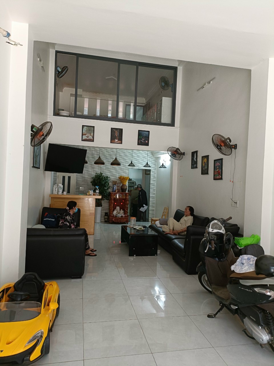 Bán nhà mặt tiền Nguyễn Văn Công 100% hàng kín, khu an ninh, sổ hồng đầy đủ