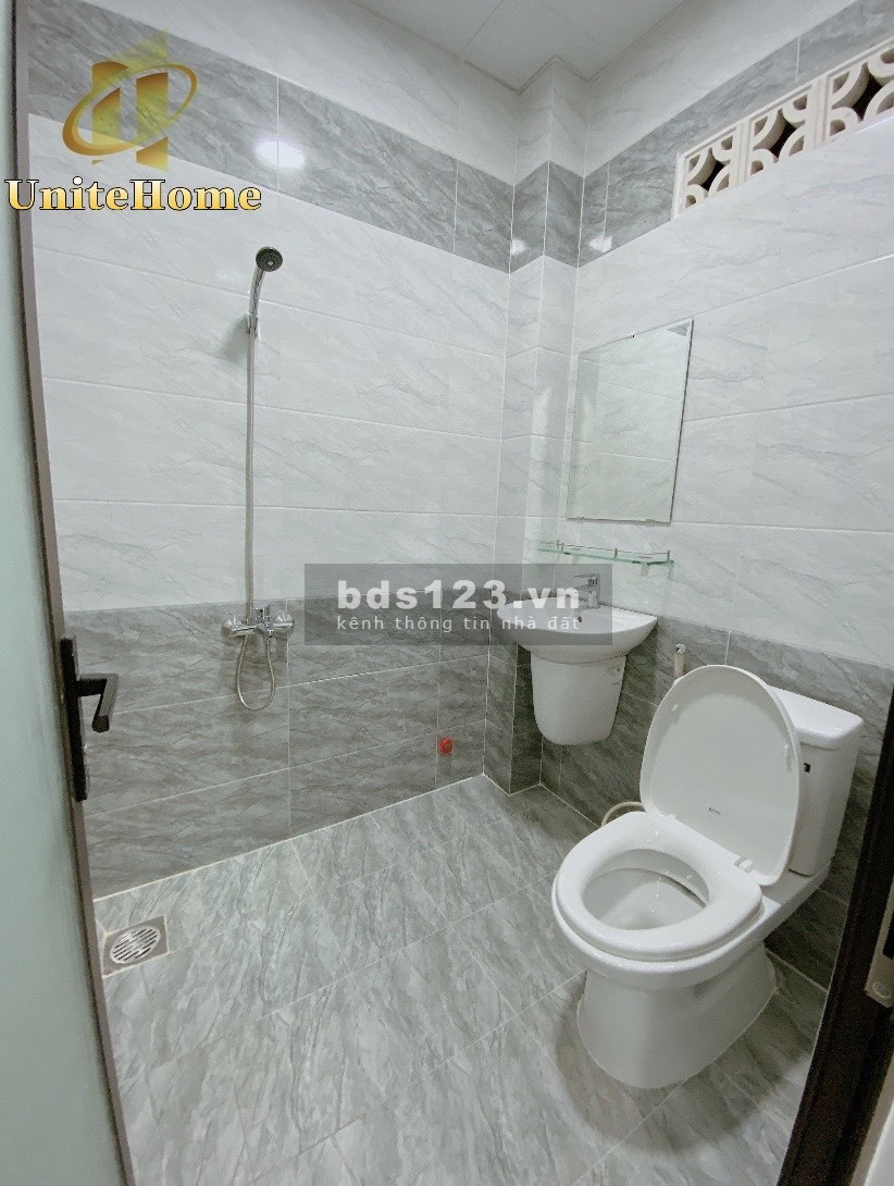 Studio ban công, đầy đủ nội thất Ngay chợ 200, Xóm Chiếu Quận 4 lh 0783286436