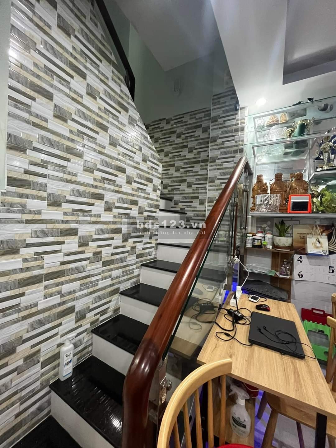 Bán nhà hẻm xe hơi Quận Tân Bình đường Lạc Long Quân, dtsd 42m2, nhích 4 tỷ