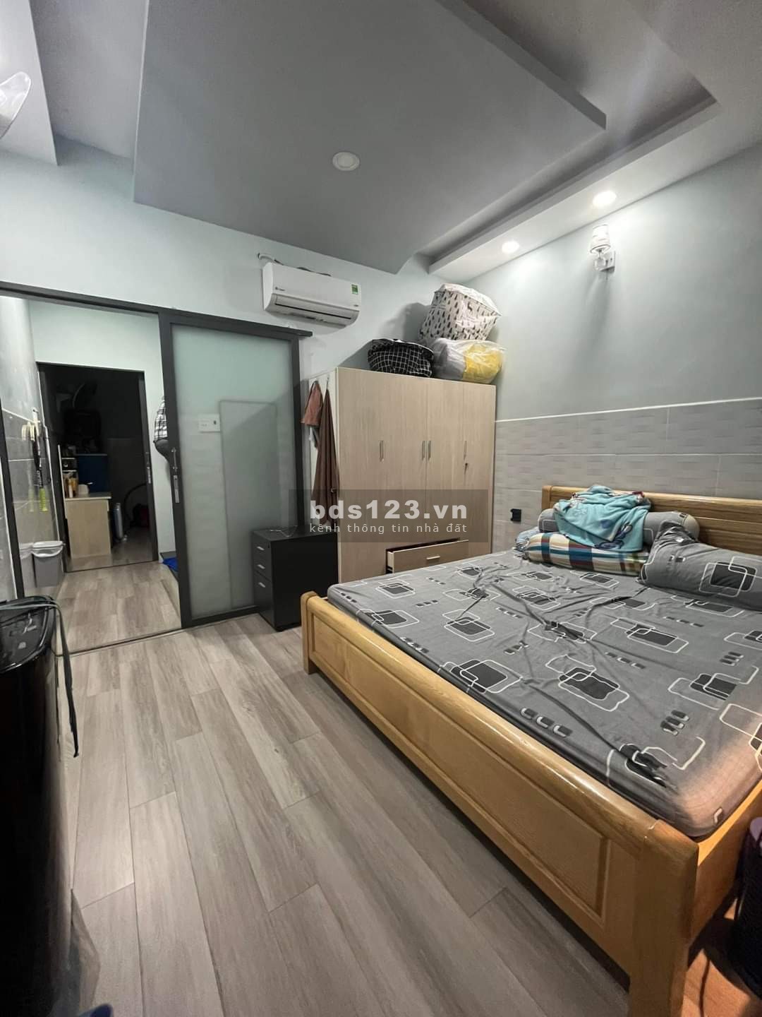 Bán nhà hẻm xe hơi Quận Tân Bình đường Lạc Long Quân, dtsd 42m2, nhích 4 tỷ