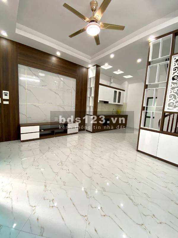Bán nhà đẹp Ngọc Thuỵ 10m ra ô tô tránh, diện tích 83m2 giá bán 5 tỷ