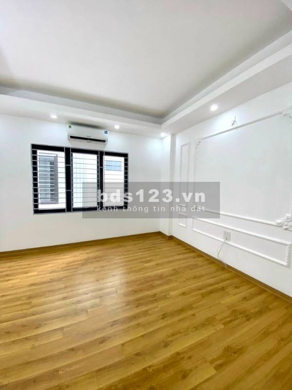 Bán nhà đẹp Ngọc Thuỵ 10m ra ô tô tránh, diện tích 83m2 giá bán 5 tỷ