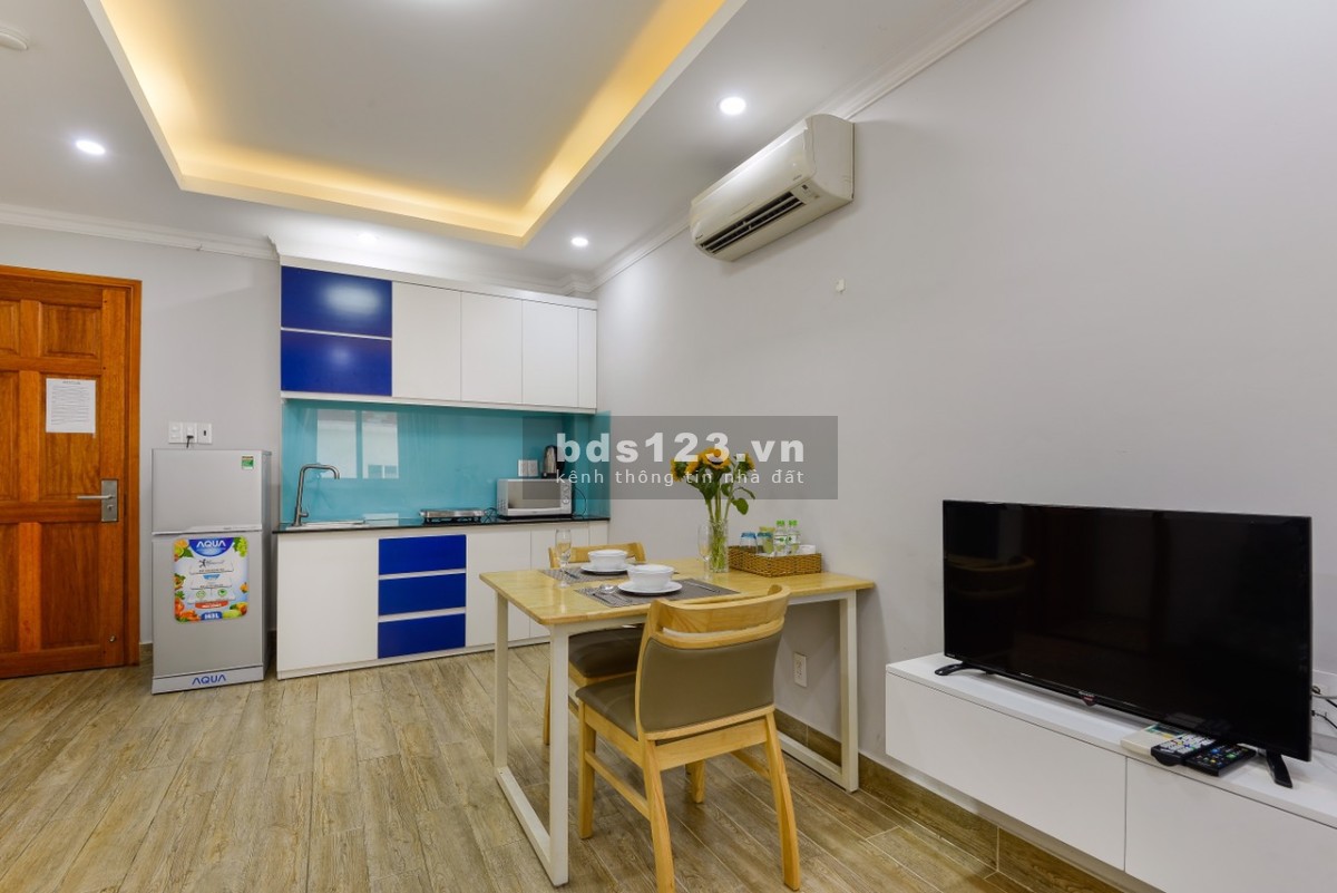 Cho thuê căn hộ 1 phòng ngủ, quận 7. có đầy đủ nội thất và free các phí, free dọn phòng, giặt ủi