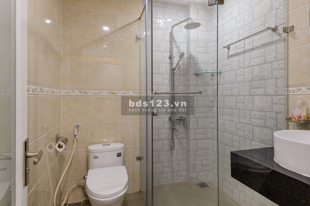 Cho thuê căn hộ 1 phòng ngủ, quận 7. có đầy đủ nội thất và free các phí, free dọn phòng, giặt ủi