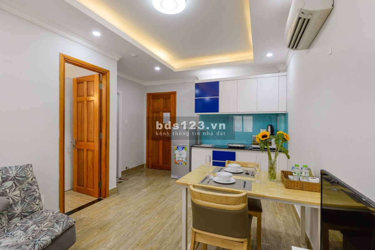 Cho thuê căn hộ 1 phòng ngủ, quận 7. có đầy đủ nội thất và free các phí, free dọn phòng, giặt ủi