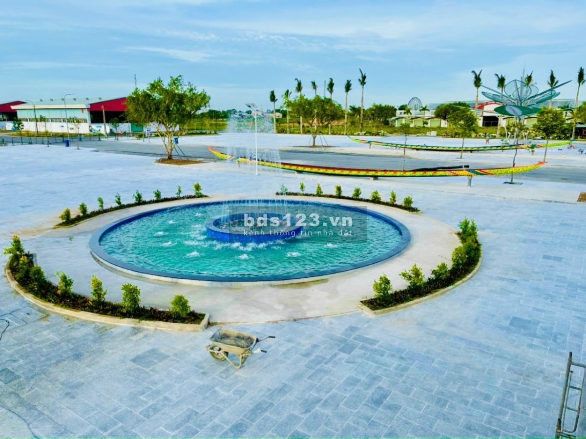 Nhà phố sân thượng chính chủ mặt tiền đường lớn, khu dân cư