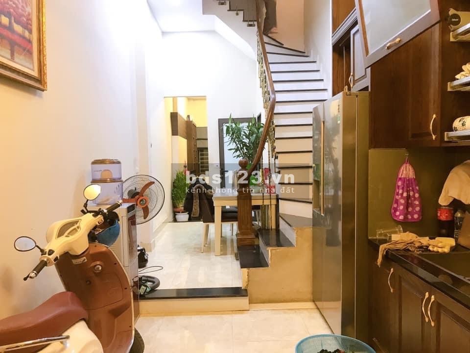 Đường Láng Quận Đống Đa dtsd 41m22, giá 5.2 tỷ ô tô đỗ cửa hai mặt ngõ khu an sinh tốt vào ở ngay