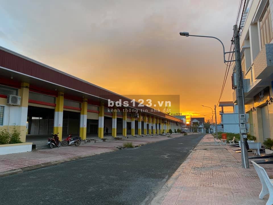 Đất chợ diện tích 30m2 vĩa hè 12m, giá bán chỉ 13 triệu/m2 giá đầu tư