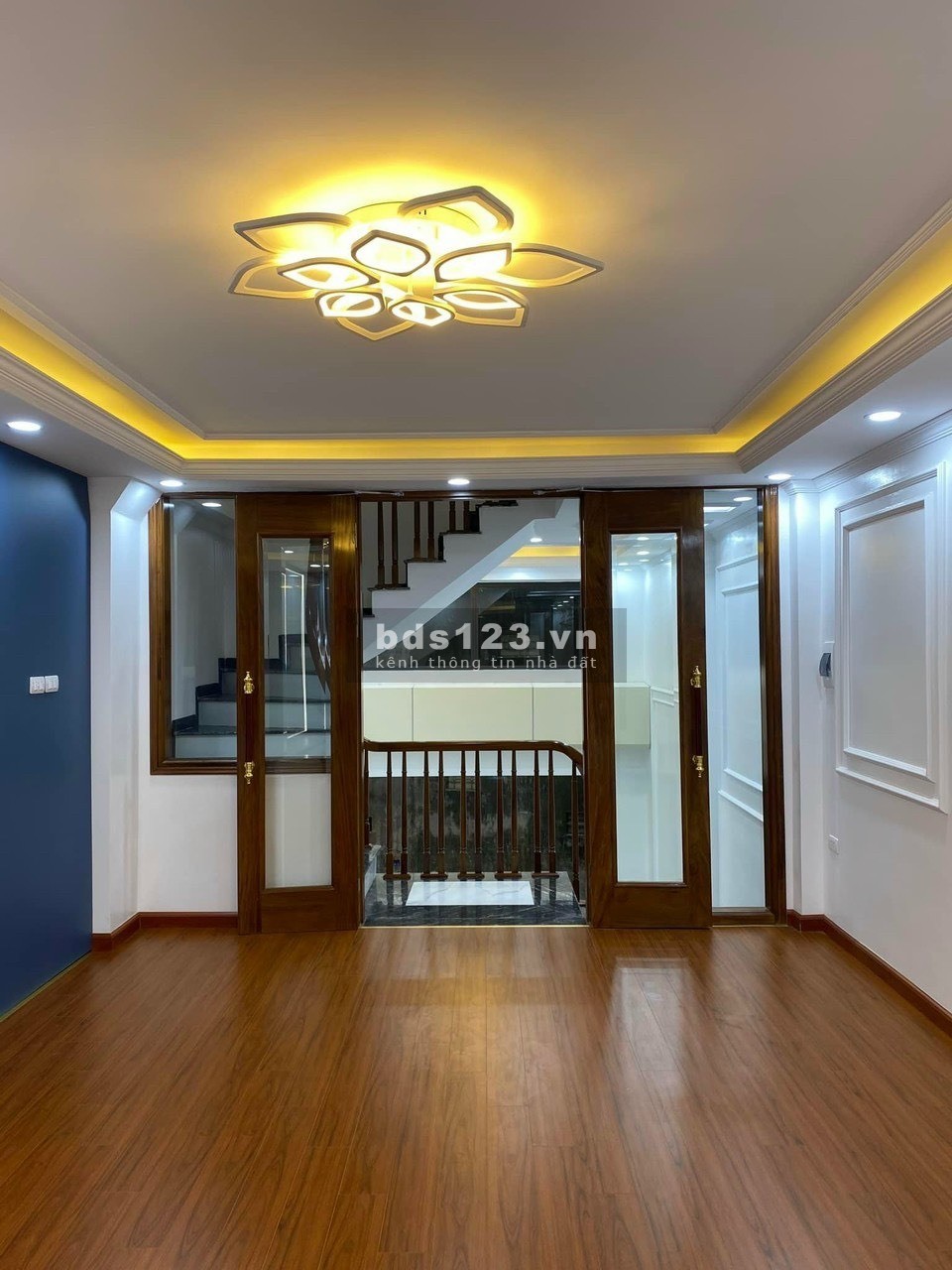 Bán nhà mới Hồ Tùng Mậu, gần ô tô dtsd 50m2, đúc 5 tầng, giá 5.7 tỷ khu an ninh