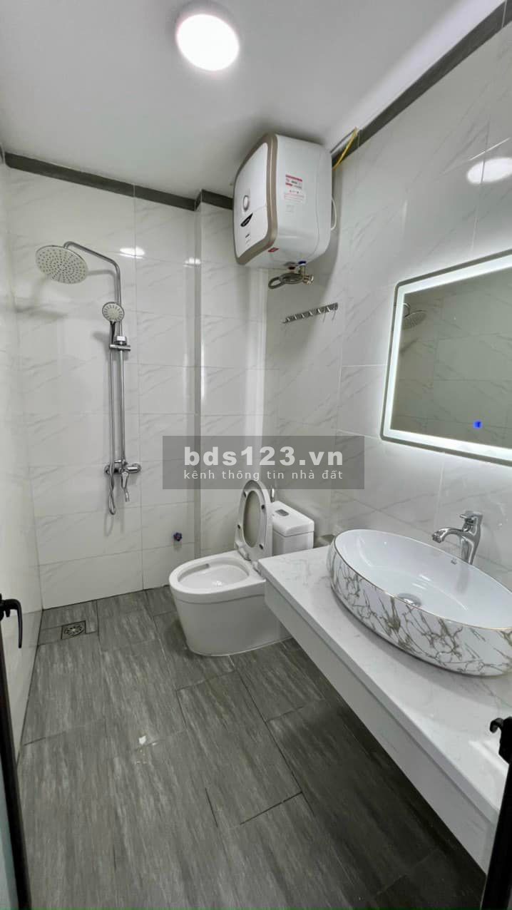 Bán nhà mới Hồ Tùng Mậu, gần ô tô dtsd 50m2, đúc 5 tầng, giá 5.7 tỷ khu an ninh