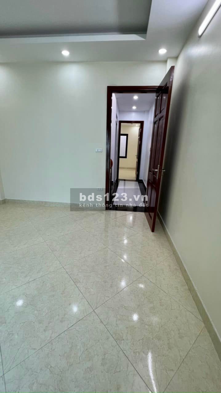 Bán nhà mới Hồ Tùng Mậu, gần ô tô dtsd 50m2, đúc 5 tầng, giá 5.7 tỷ khu an ninh