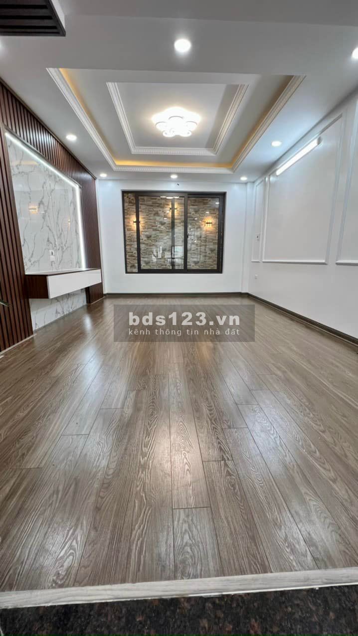 Bán nhà mới Hồ Tùng Mậu, gần ô tô dtsd 50m2, đúc 5 tầng, giá 5.7 tỷ khu an ninh