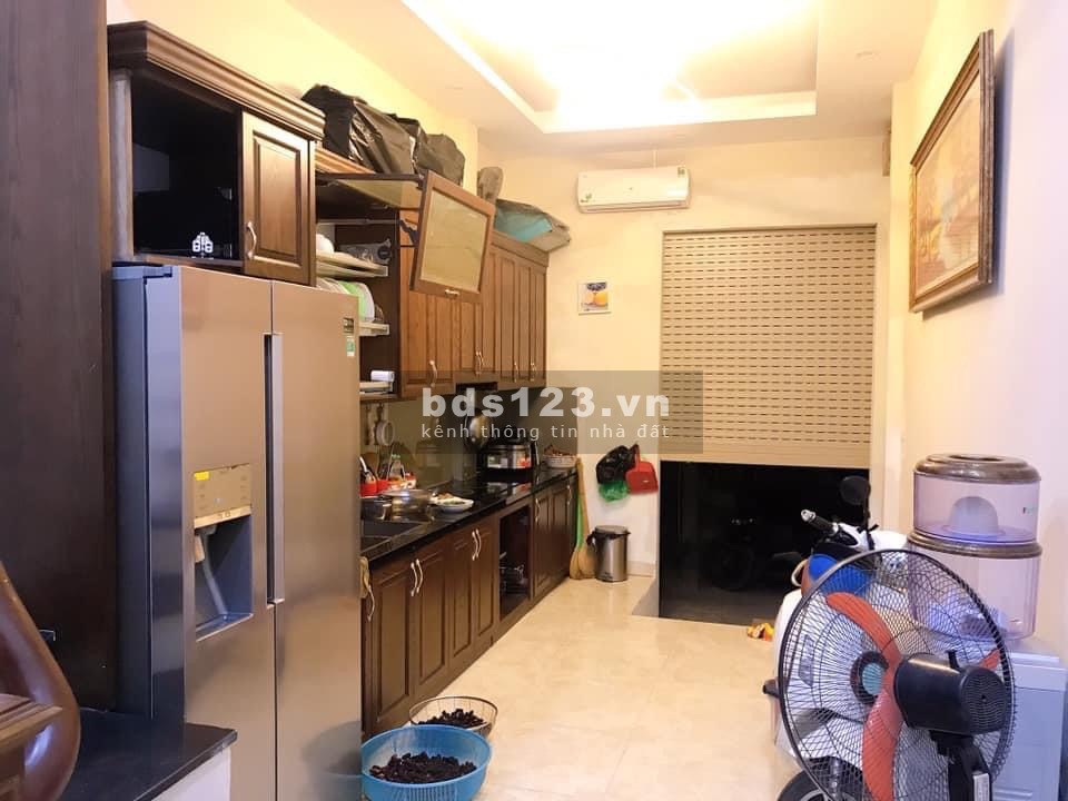 Đường Láng Quận Đống Đa dtsd 41m22, giá 5.2 tỷ ô tô đỗ cửa hai mặt ngõ khu an sinh tốt vào ở ngay