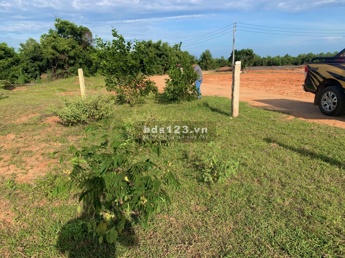 [VỊ TRÍ ĐẸP] Bán lô cách liên huyện ra Sân bay chỉ 700m. LH : 0901119499
