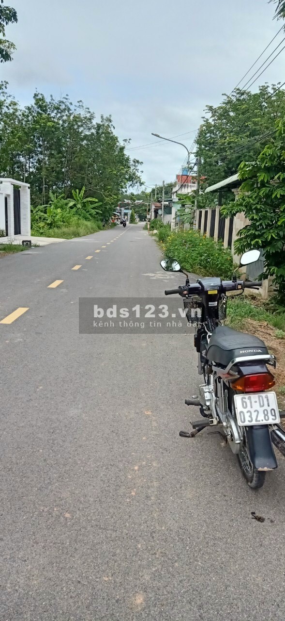Đất mặt tiền nhựa buôn bán, gần trường học Lai Hưng khu dân cư đông