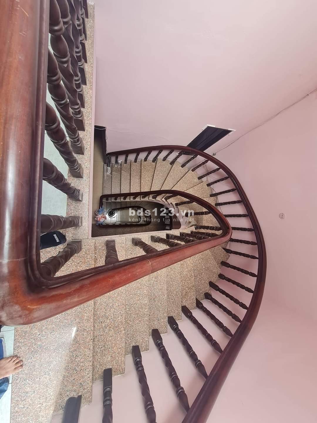 Bán nhà 3 tầng bê tông Quận Tân Bình đường Đồng Đen, hẻm xe hơi dt 64m2, nhích 9 tỷ