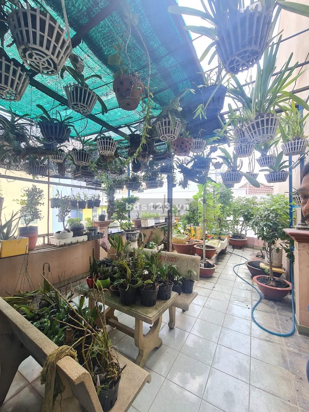 Bán nhà 3 tầng bê tông Quận Tân Bình đường Đồng Đen, hẻm xe hơi dt 64m2, nhích 9 tỷ