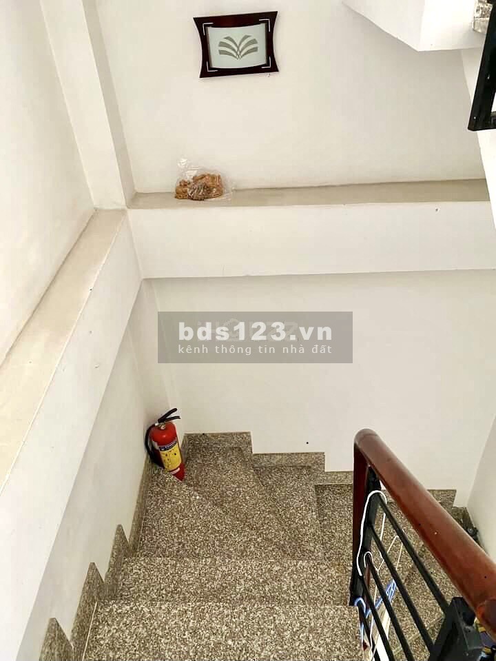 Cần bán nhà Lạc Long Quân Tân Bình, diện tích 28M2, nhà mới 4 tầng, giá đẹp 4,2 tỷ